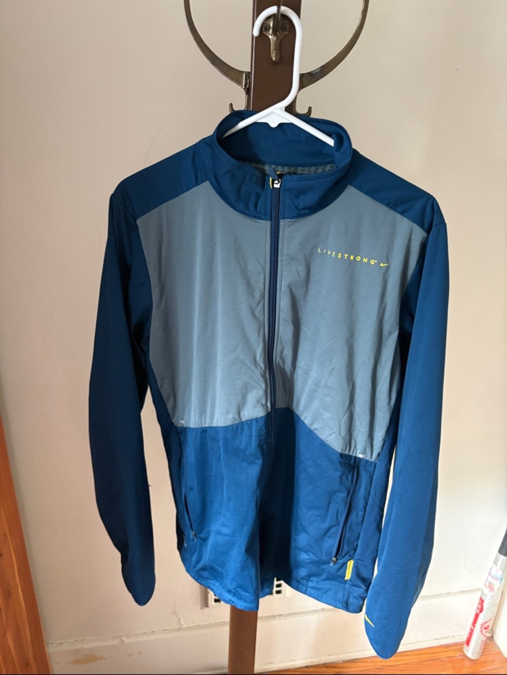 Nike Dri-Fit Livestrong  full zip jacket L